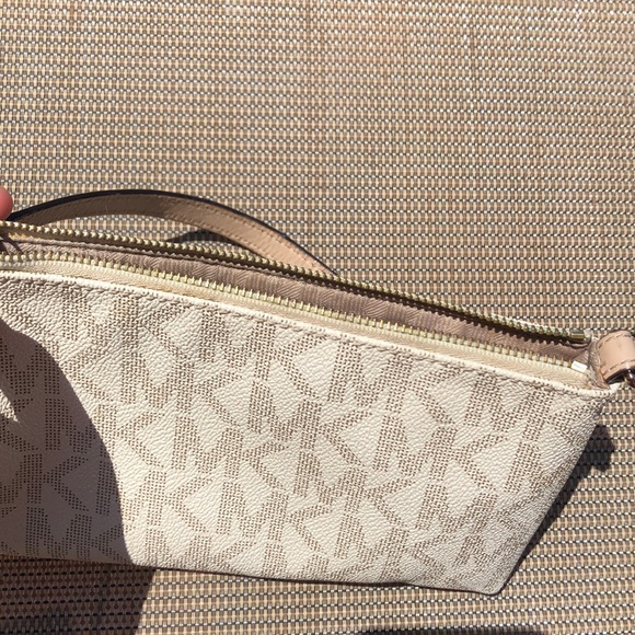 🥂MK WRISTLET WALLET🥂 - Picture 5 of 10